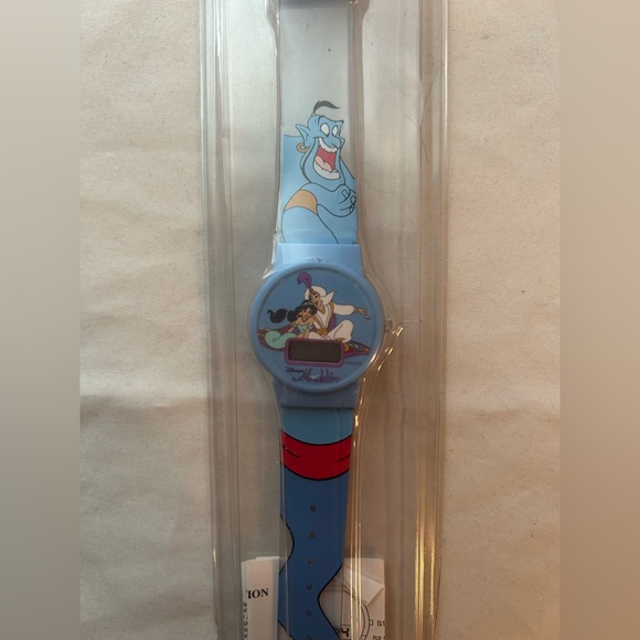 Aladdin movie release watch from Disney Store - Picture 2 of 2